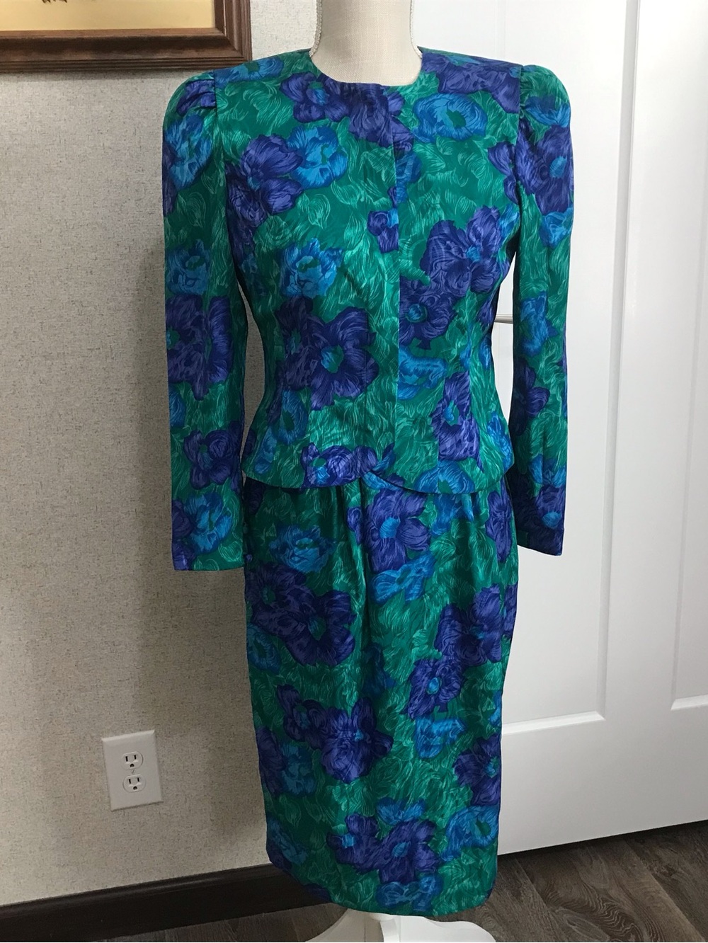 Papell Petites Vintage Green Blue Floral Two-Piece Skirt Suit Size 4P